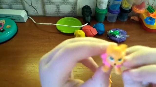 Веселые яйца с сюрпризом из цветного теста. смотреть онлайн