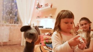 VLOG: Украшаем дом НОВОГОДНИМИ ИГРУШКАМИ. //SWEET FAMILY//