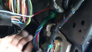 Протяжка проводов в переднюю дверь Тойота Камри XV30 (ACV30L)