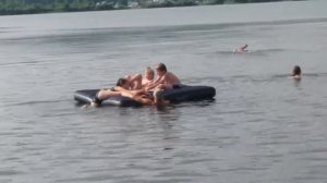 Дети на озере