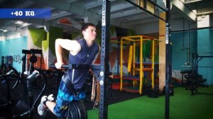 Отжимания на брусьях с дополнительным весом +40 кг