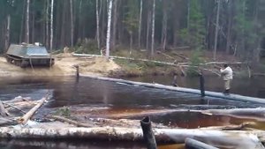 Витязь ДТ30 и переделанный ГТТ Тегерек форсируют реку Мултановское месторождени