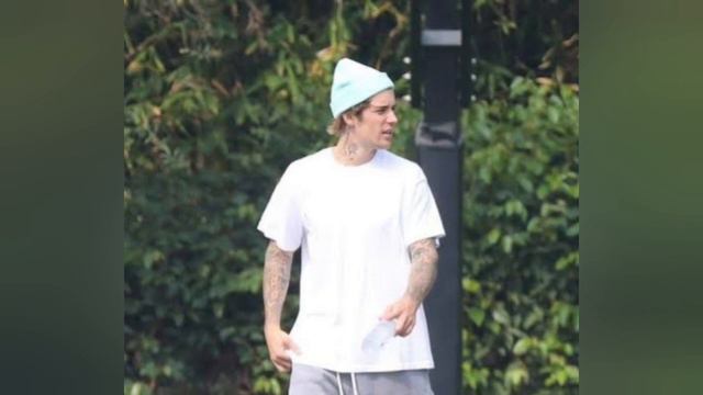 Justin Bieber steps out in New York after a few days of selling his music catalog for $200M смотреть онлайн