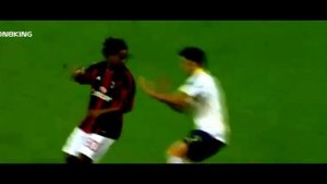 Роналдиньо лучшие финты в Милане/Best skills from Ronaldinho in Milan