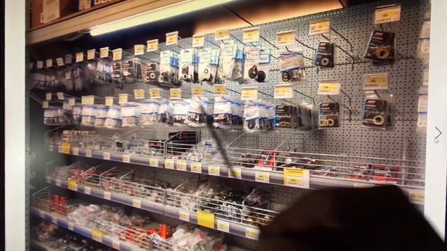 КАК УВЕЛИЧИТЬ ПРОДАЖИ МАГАЗИНА Что лучше: полки или крючки? Откуда взять свободное место на витрине?