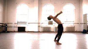 Men's solo modern dance：COCOON
