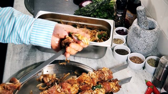 КЛАССИЧЕСКИЙ СОЧНЫЙ ШАШЛЫК из СВИНИНЫ ЗИМОЙ. БЕЗ УКСУСА и ЛИШНИХ СЛОВ. КАК ПРИГОТОВИТЬ?