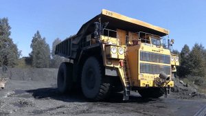 Белаз–7530,грузоподъемностью 220 тонн.Разрез Красногорский