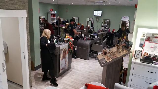 Zoo Hair and Beauty - Downstairs Time Lapse смотреть онлайн