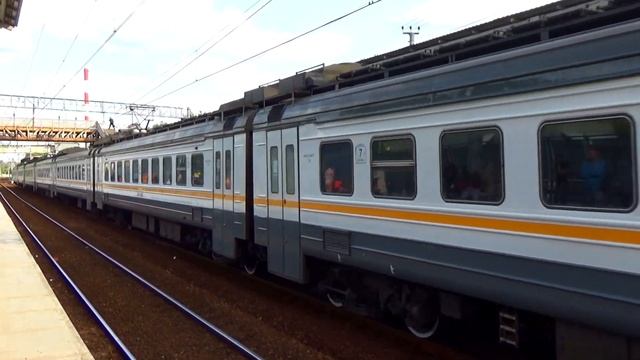 "Фирменный экспресс по пригородному пути!" Электропоезд ЭД4М-0445, следует резервом смотреть онлайн