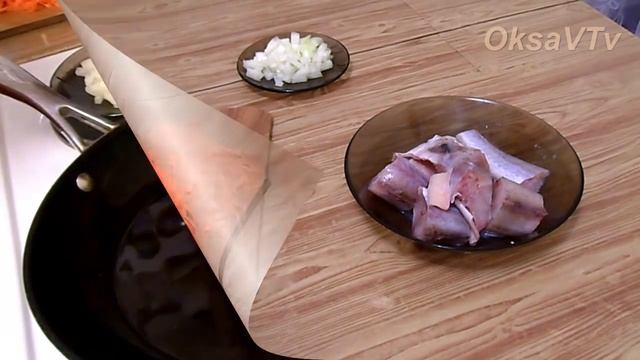 Минтай тушеный с луком и морковью. Pollack stew with onions and carrots.