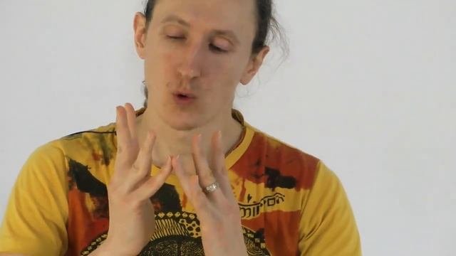 Мудра  коровы   Для укрепления суставов и костей