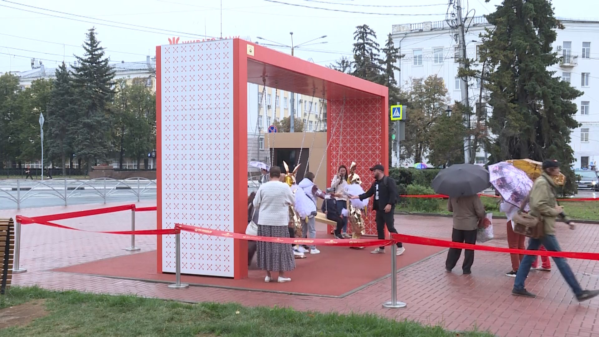У Торговых рядов открыли панорамные качели