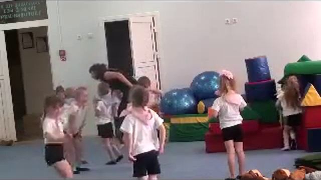 План-конспект комплексного занятия «Раз, два, три, четыре, пять -- вместе мы пошли гулять!» смотреть онлайн