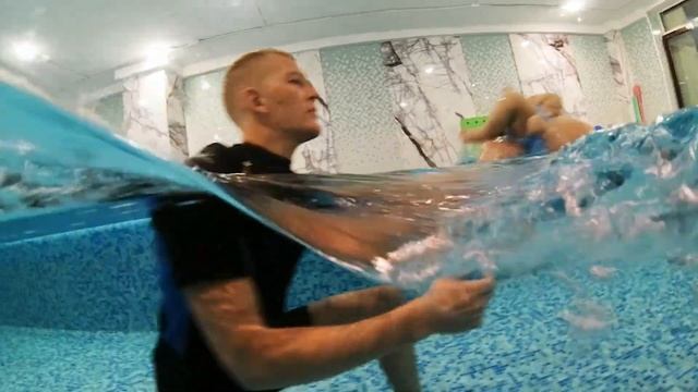 Грудничковое плавание в Ростове-на-Дону | Академия Детства #01 смотреть онлайн