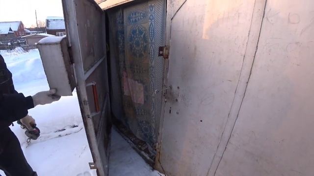 Замёрз замок в гараже, что делать, чем смазать замок