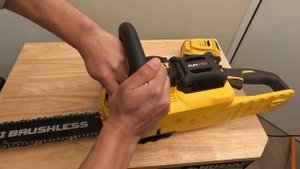 Dewalt DCCS670 Chainsaw Features