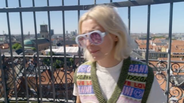 24 Hours With Emma Chamberlain in Copenhagen | Vogue смотреть онлайн