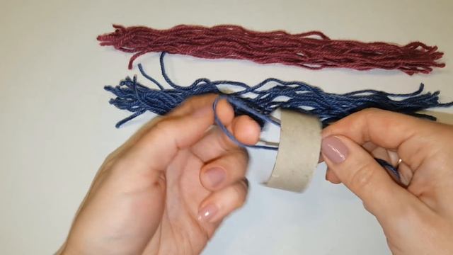 Новогодние поделки Шапочки из пряжи / ниток Новогодняя игрушка на елку Своими руками DIY