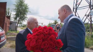 Глава Серпухова Сергей Никитенко поздравил с Днем Рождения ветерана Николая Козлова