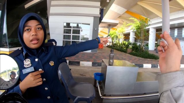 Мексика новости сегодня. Прививки девочкам. Crossing into. Tavener darkness into. Девушки на прививке.