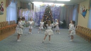 танец Серебристые снежинки в детском саду декабрь 2017