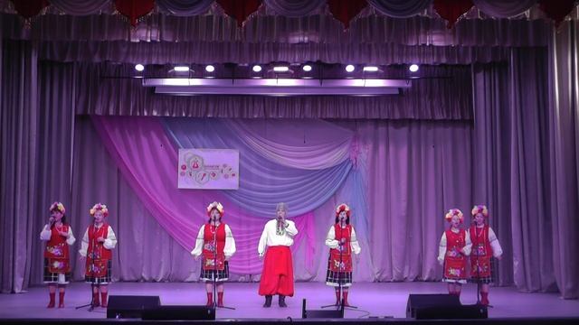 Народная украинская вокальная группа "Криница" - Гарна молодичка смотреть онлайн