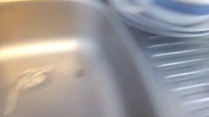 Лайфхак как быстро почистить посуду