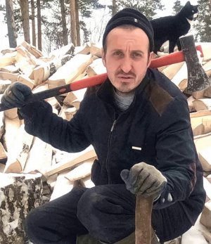 Колим дрова в деревни.mp4