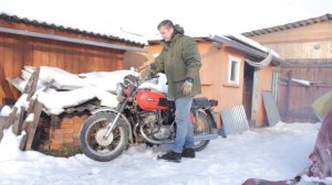 ИЖ ЮПИТЕР 5 vs ИЖ ПЛАНЕТА 4: ЗАПУСК СОВЕТСКИХ МОТОЦИКЛОВ В МОРОЗ ПОСЛЕ ДОЛГО ПРОСТОЯ.