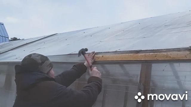 Ветер сорвал крышу с теплицы,ремонтирую.