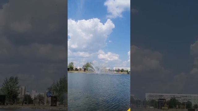 Фонтан на пруду Бегемот в парке 1000-летия в Витебске