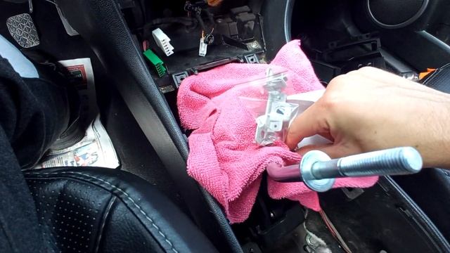 Меняю лампочки подсветки климата в Mazda 3 ВК смотреть онлайн