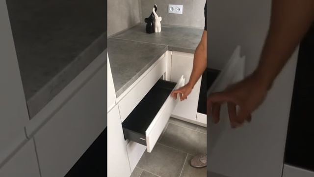 Кухня с фасадами из крашенного МДФ смотреть онлайн