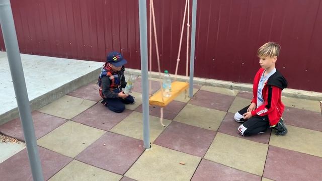 Бутылка vs качели челлендж смотреть онлайн