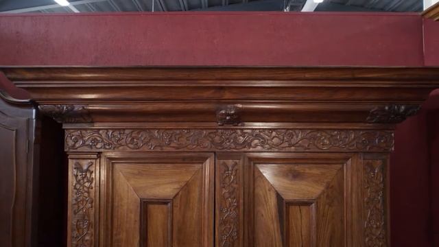 Антикварный платяной шкаф с высоким карнизом смотреть онлайн