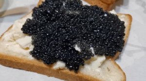SANDWICH С ЧЕРНОЙ ИКРОЙ/// Как ПрАВИЛЬНО  КУШАТЬ! НоВИНКА под НОВЫй ГоД!