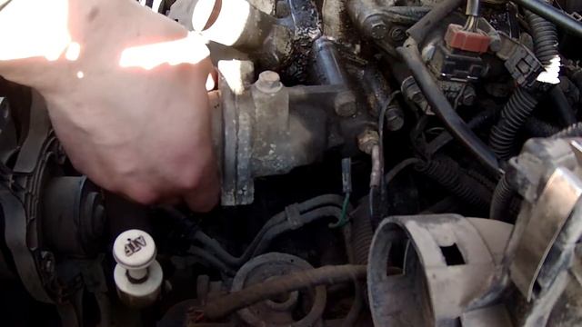 Замена патрубков системы охлаждения Термостат Мицубиси Каризма смотреть онлайн