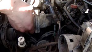 Замена патрубков системы охлаждения Термостат Мицубиси Каризма