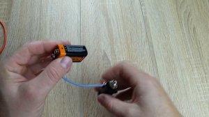 POWERBANK СВОИМИ РУКАМИ! КАК ЗАРЯДИТЬ ТЕЛЕФОН ОТ 9 V БАТАРЕЙКИ (КРОНЫ)! ПЕРЕНОСНАЯ ЗАРЯДКА !