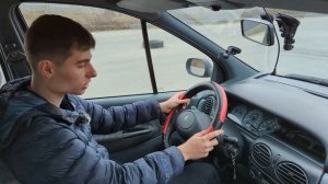 Как правильно сидеть за рулем автомобиля? Правильная посадка за рулем
