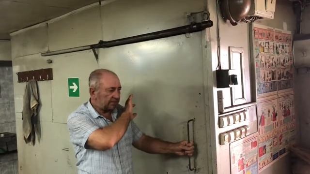 Раздвижная дверь в заточной цех