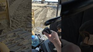 Бульдозер с Планировочным Отвалом в Работе