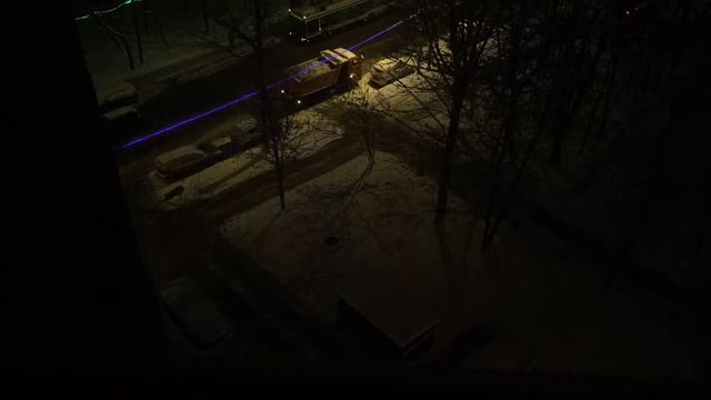 Уборка снега во дворе дома [Time-Lapse] смотреть онлайн