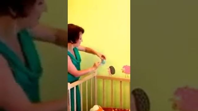 Как украсить стену возле кроватки малыша? смотреть онлайн
