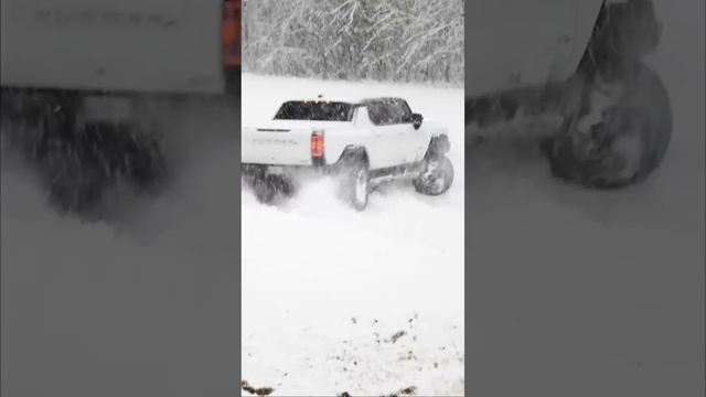 1000HP Hummer EV Annihilates Snow Winter Wonderland - 7% Batt used #hummer #hummerev #teslatruck