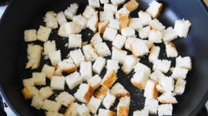 Сухарики из хлеба на сковороде