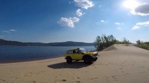 DaffyDuck4x4 Желтая нива на пляже