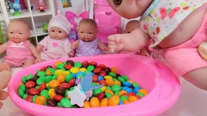 Куклы Пупсики Играют В Детский Сад Иришка сегодня нянечка, Каришка и Маришка привели своих малышек