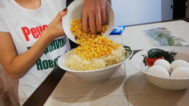 Салат с сельдереем и куриной грудкой. смотреть онлайн